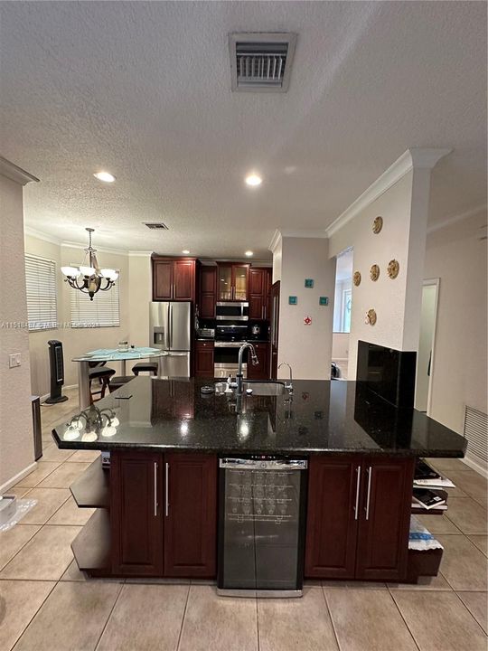 Recently Sold: $625,000 (5 beds, 3 baths, 2558 Square Feet)