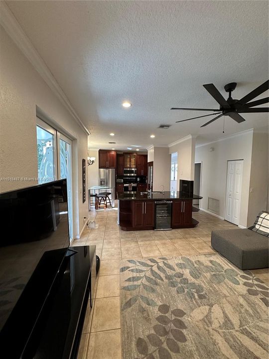 Recently Sold: $625,000 (5 beds, 3 baths, 2558 Square Feet)