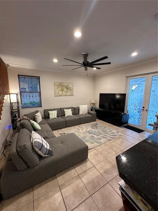 Recently Sold: $625,000 (5 beds, 3 baths, 2558 Square Feet)