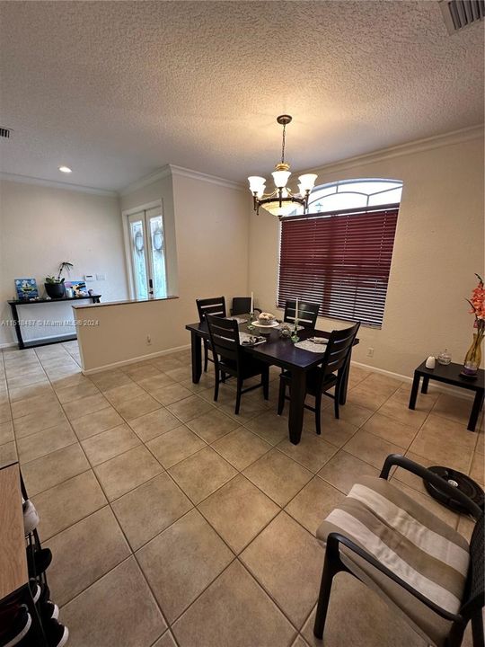 Recently Sold: $625,000 (5 beds, 3 baths, 2558 Square Feet)