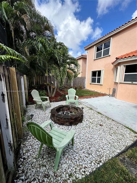 Recently Sold: $625,000 (5 beds, 3 baths, 2558 Square Feet)