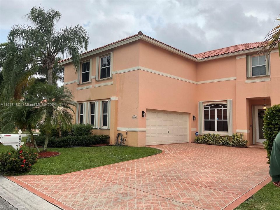 Recently Sold: $625,000 (5 beds, 3 baths, 2558 Square Feet)