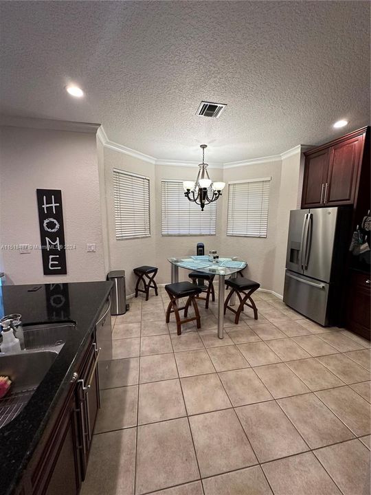 Recently Sold: $625,000 (5 beds, 3 baths, 2558 Square Feet)