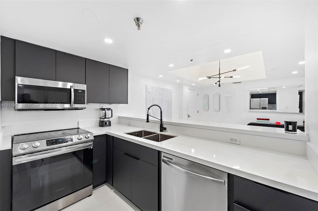 For Sale: $1,599,000 (3 beds, 2 baths, 1324 Square Feet)