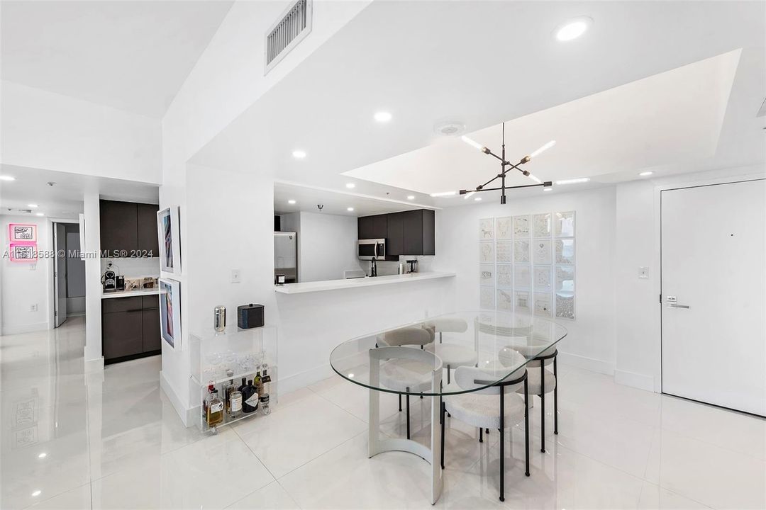 For Sale: $1,599,000 (3 beds, 2 baths, 1324 Square Feet)