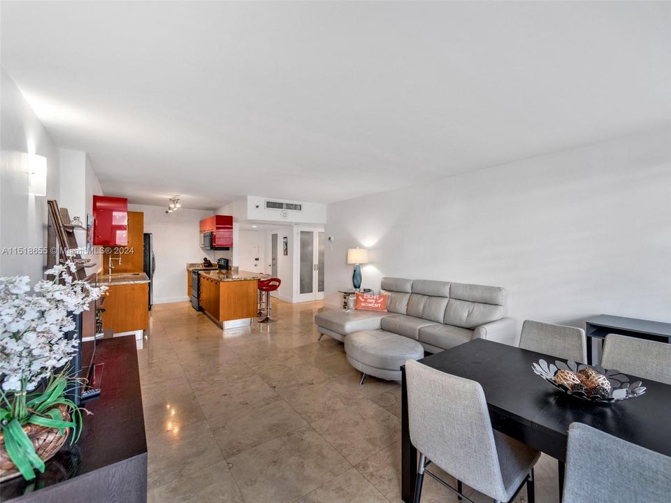 For Sale: $540,000 (1 beds, 1 baths, 865 Square Feet)