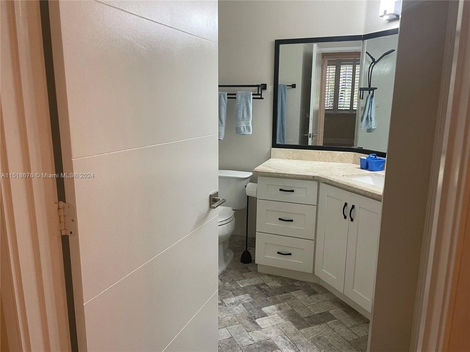 Recently Rented: $2,000 (2 beds, 1 baths, 901 Square Feet)
