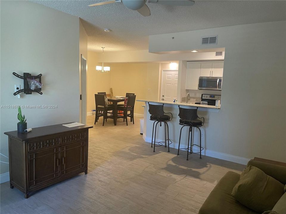 Recently Rented: $2,000 (2 beds, 1 baths, 901 Square Feet)