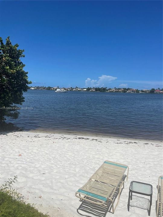 Recently Rented: $2,000 (2 beds, 1 baths, 901 Square Feet)