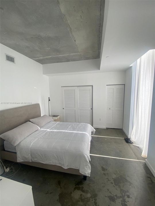 For Sale: $360,000 (1 beds, 1 baths, 607 Square Feet)
