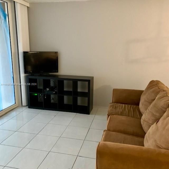 Recently Rented: $2,150 (1 beds, 1 baths, 896 Square Feet)