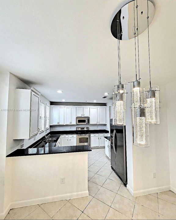 Recientemente alquilado: $3,900 (4 camas, 3 baños, 2285 Pies cuadrados)