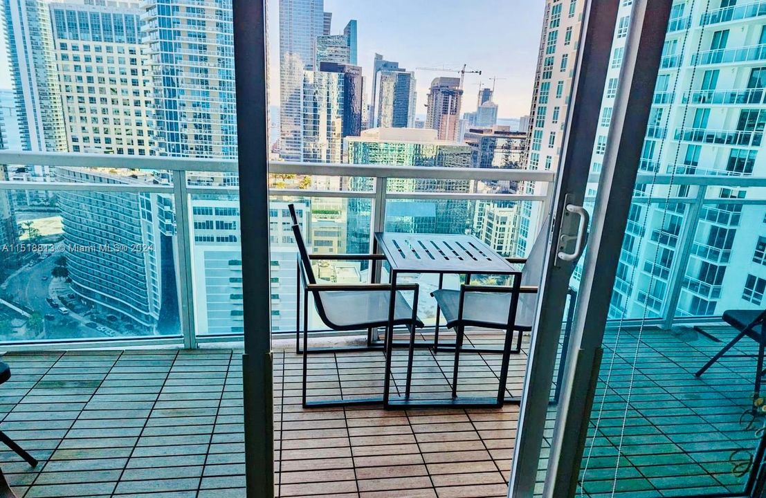 Recently Rented: $4,150 (2 beds, 2 baths, 986 Square Feet)