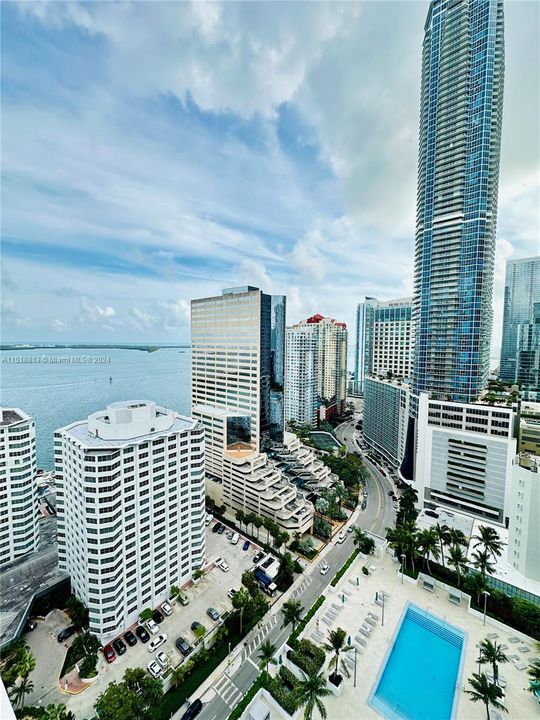 Recently Rented: $4,150 (2 beds, 2 baths, 986 Square Feet)