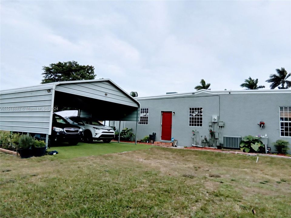 Active With Contract: $472,000 (4 beds, 2 baths, 2915 Square Feet)