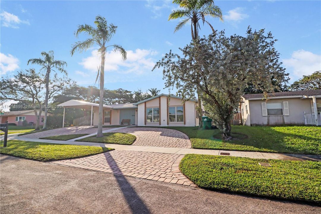 Recently Sold: $600,000 (4 beds, 2 baths, 1656 Square Feet)