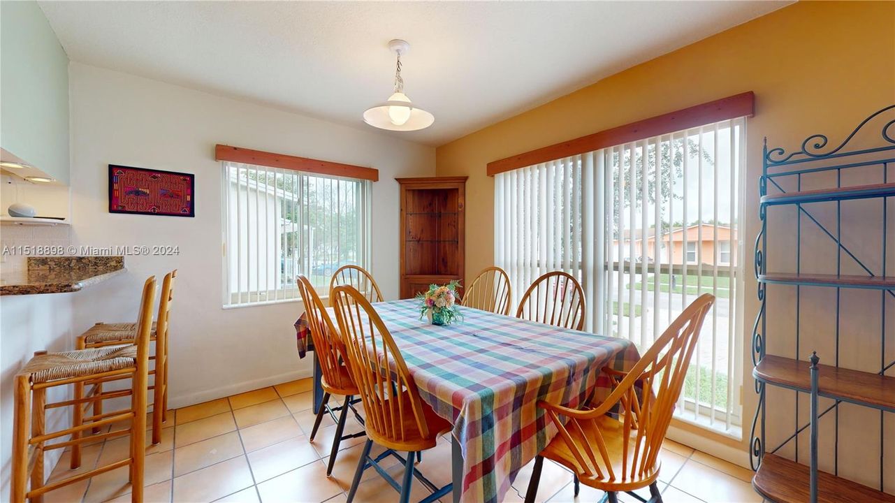 Recently Sold: $600,000 (4 beds, 2 baths, 1656 Square Feet)