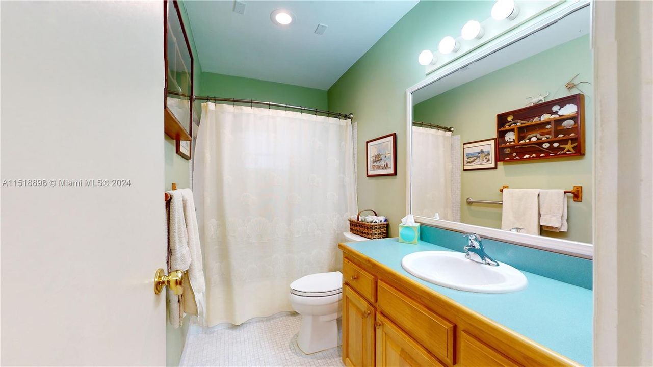 Recently Sold: $600,000 (4 beds, 2 baths, 1656 Square Feet)