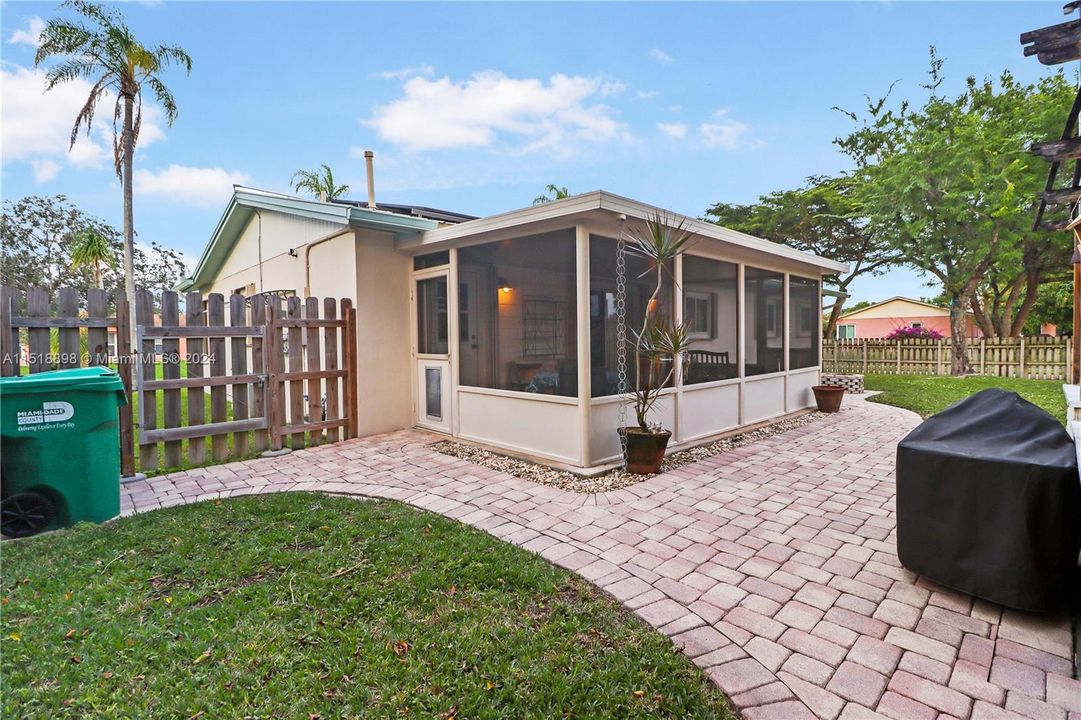Recently Sold: $600,000 (4 beds, 2 baths, 1656 Square Feet)