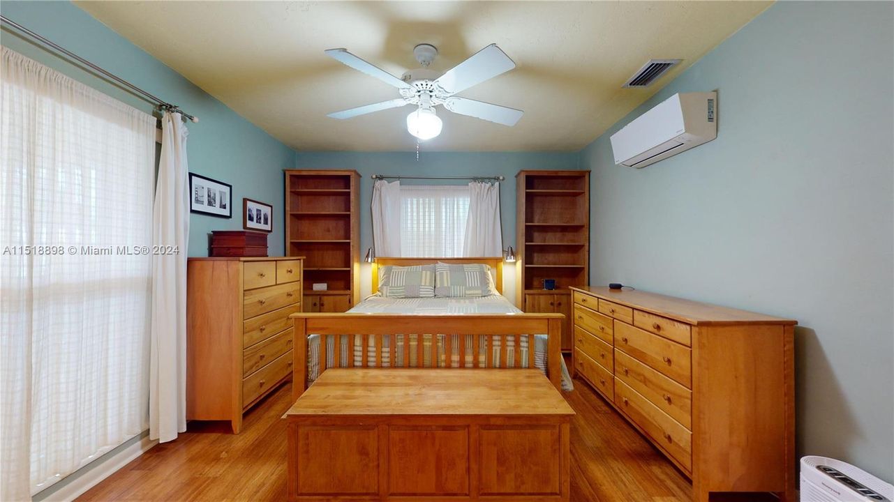 Recently Sold: $600,000 (4 beds, 2 baths, 1656 Square Feet)