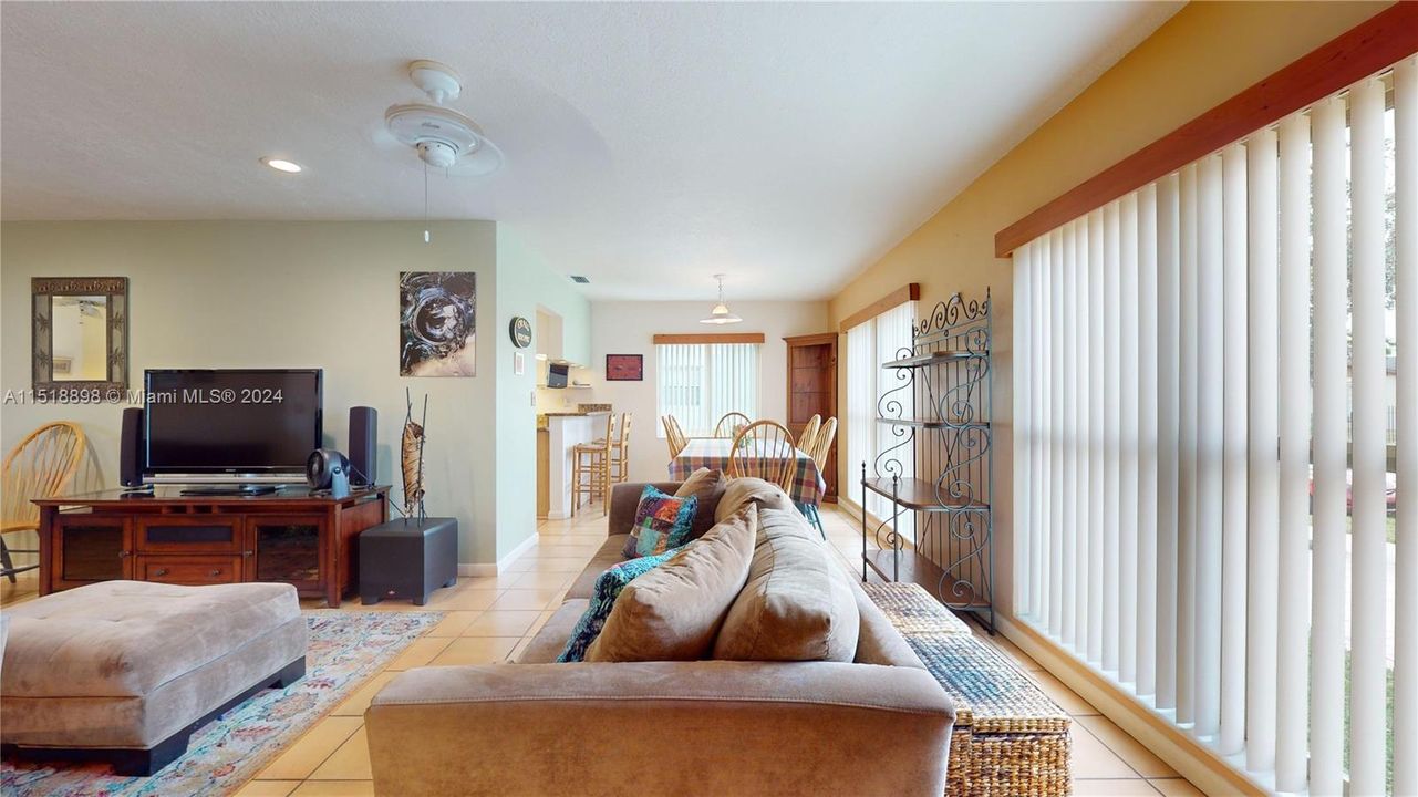 Recently Sold: $600,000 (4 beds, 2 baths, 1656 Square Feet)