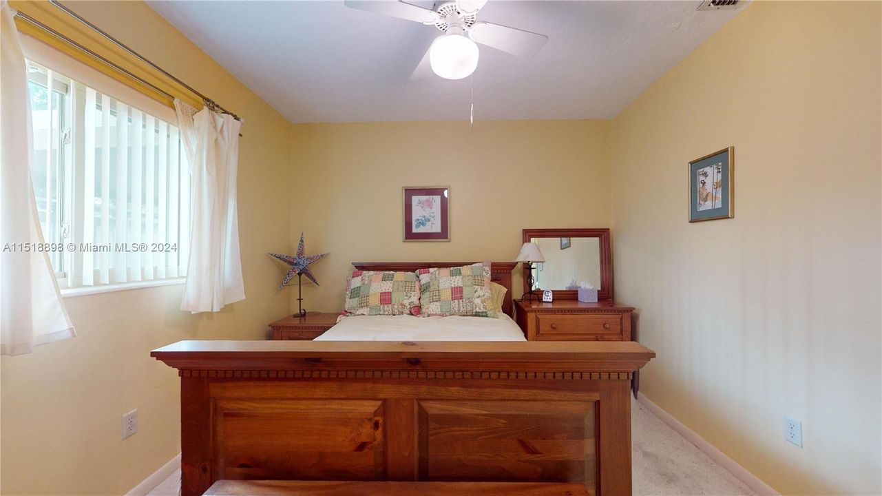 Recently Sold: $600,000 (4 beds, 2 baths, 1656 Square Feet)