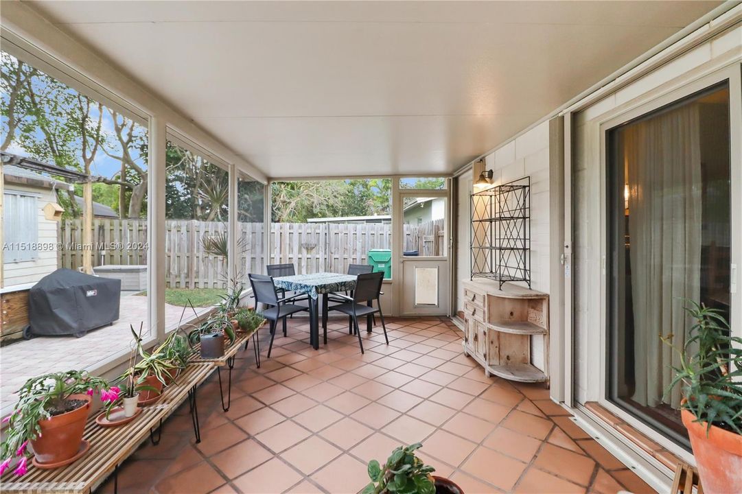 Recently Sold: $600,000 (4 beds, 2 baths, 1656 Square Feet)