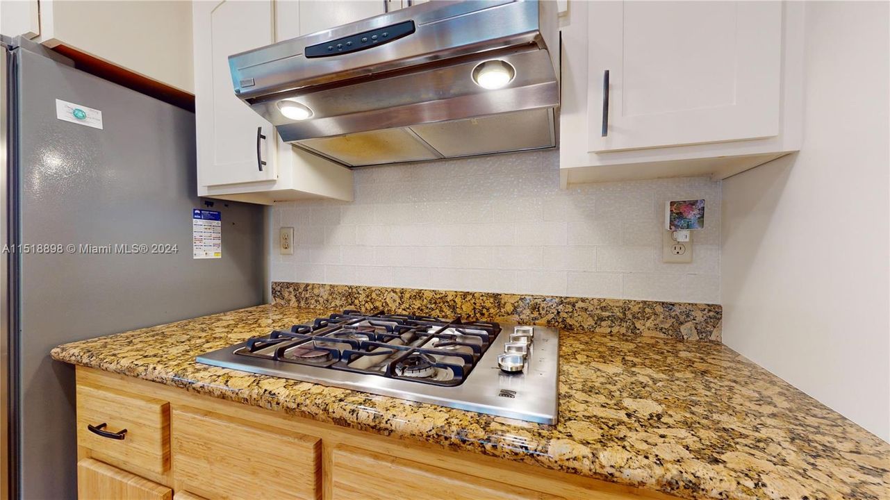 Recently Sold: $600,000 (4 beds, 2 baths, 1656 Square Feet)