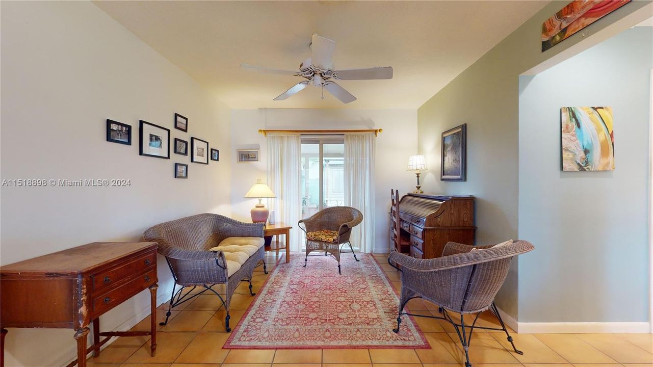 Recently Sold: $600,000 (4 beds, 2 baths, 1656 Square Feet)