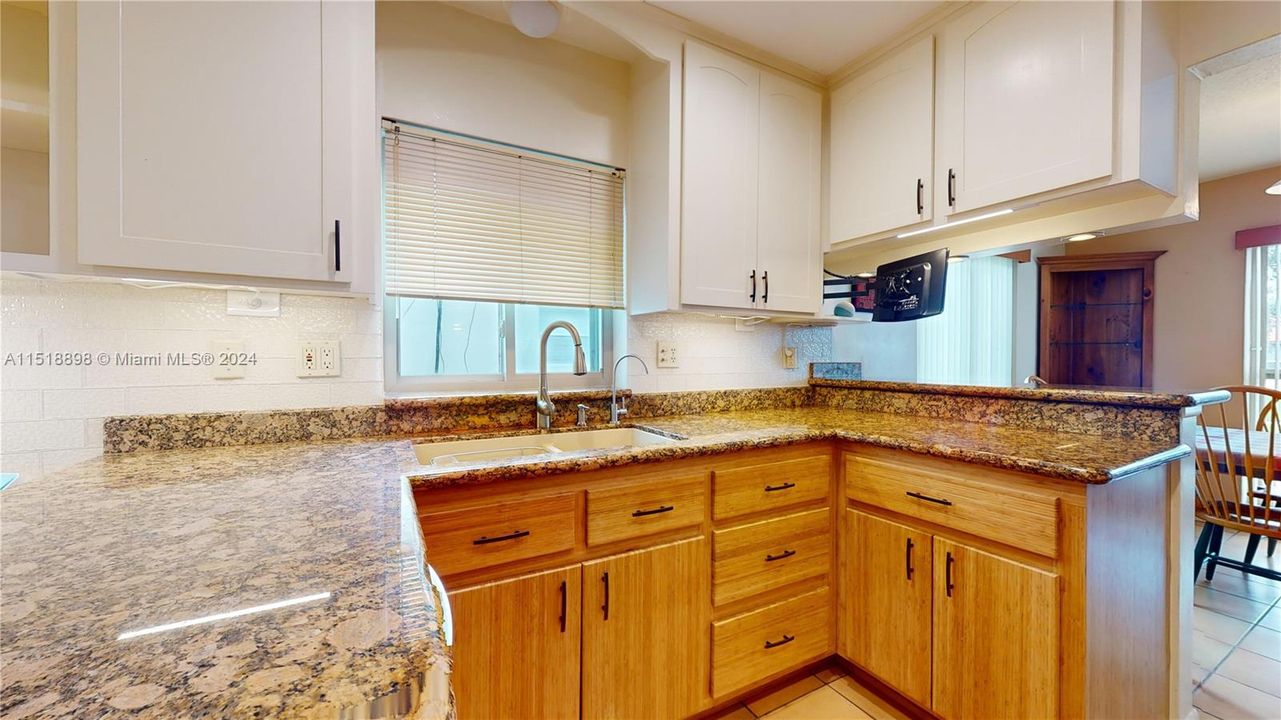 Recently Sold: $600,000 (4 beds, 2 baths, 1656 Square Feet)