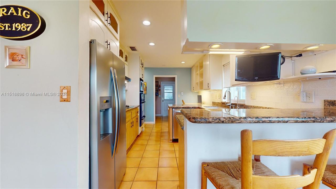 Recently Sold: $600,000 (4 beds, 2 baths, 1656 Square Feet)