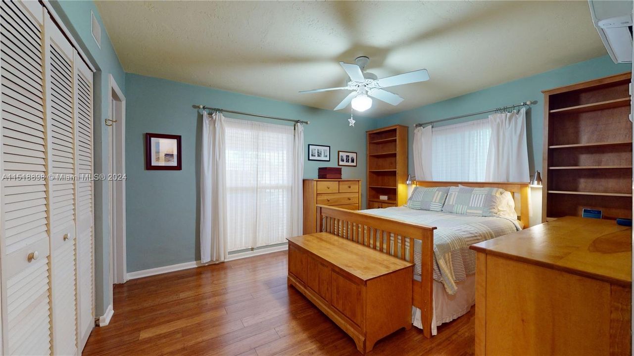 Recently Sold: $600,000 (4 beds, 2 baths, 1656 Square Feet)