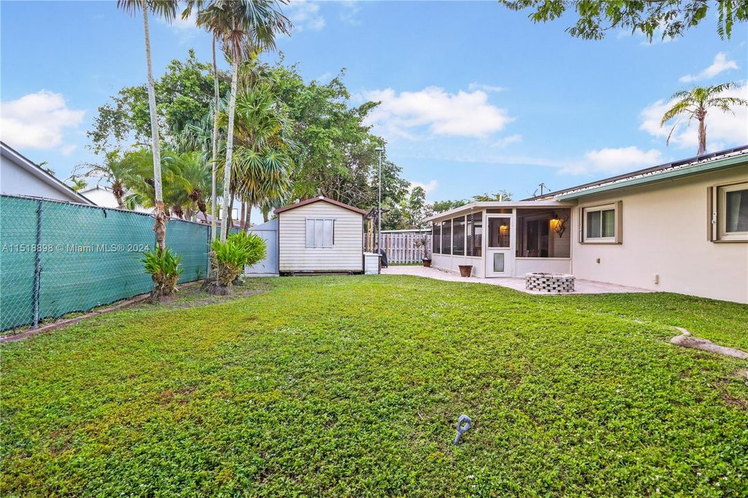 Recently Sold: $600,000 (4 beds, 2 baths, 1656 Square Feet)