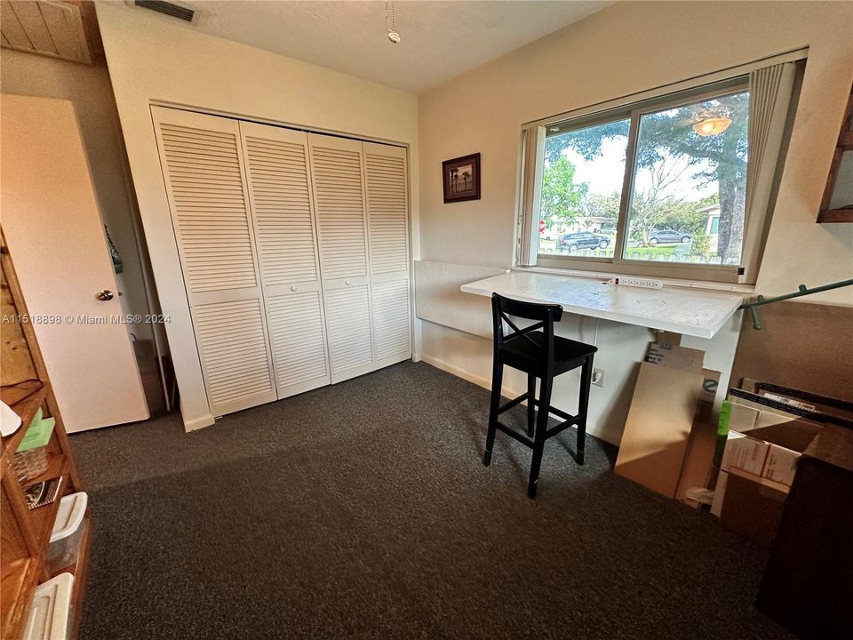 Recently Sold: $600,000 (4 beds, 2 baths, 1656 Square Feet)