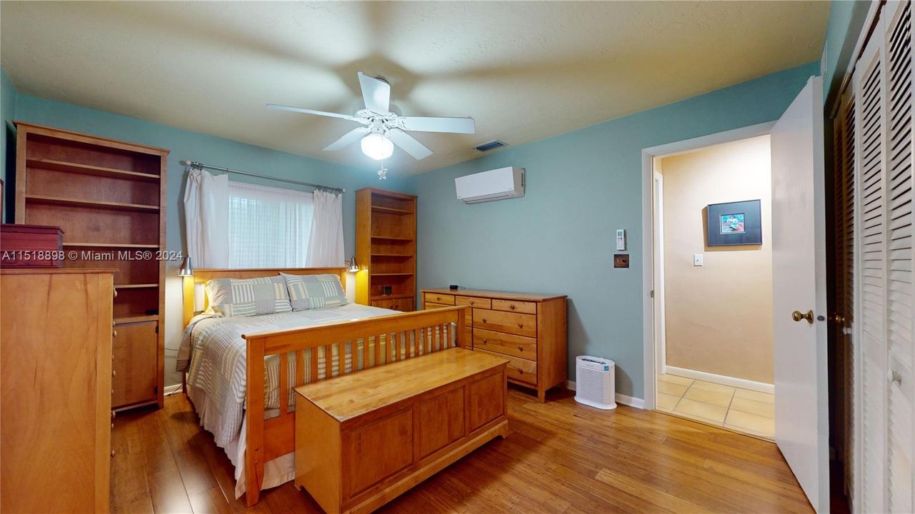 Recently Sold: $600,000 (4 beds, 2 baths, 1656 Square Feet)