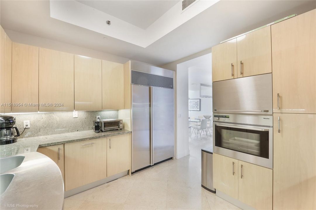 Active With Contract: $27,000 (3 beds, 3 baths, 2122 Square Feet)