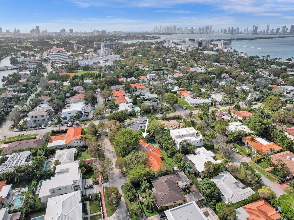 Active With Contract: $4,400,000 (5 beds, 4 baths, 3903 Square Feet)