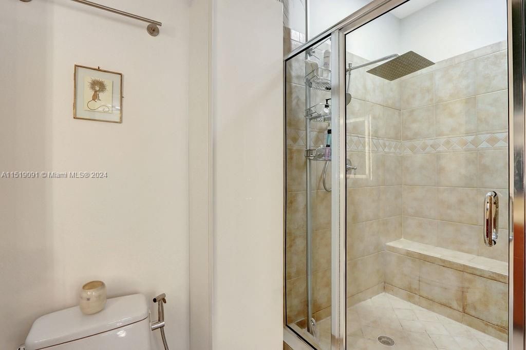 For Sale: $495,000 (1 beds, 1 baths, 1131 Square Feet)