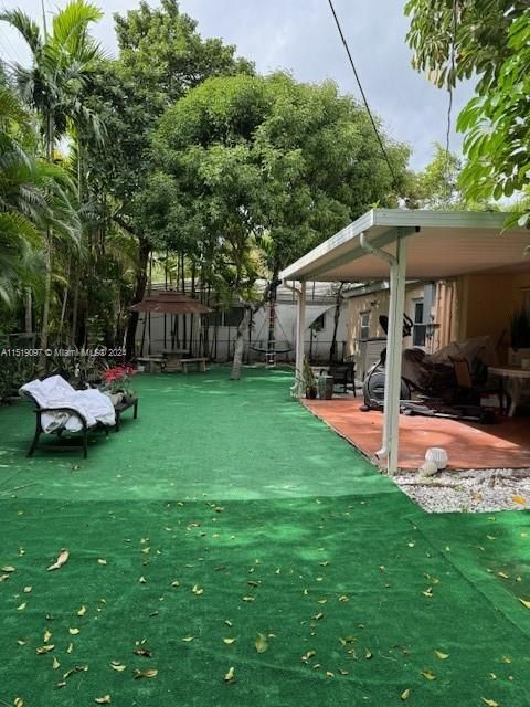 Recently Sold: $874,888 (3 beds, 2 baths, 1828 Square Feet)