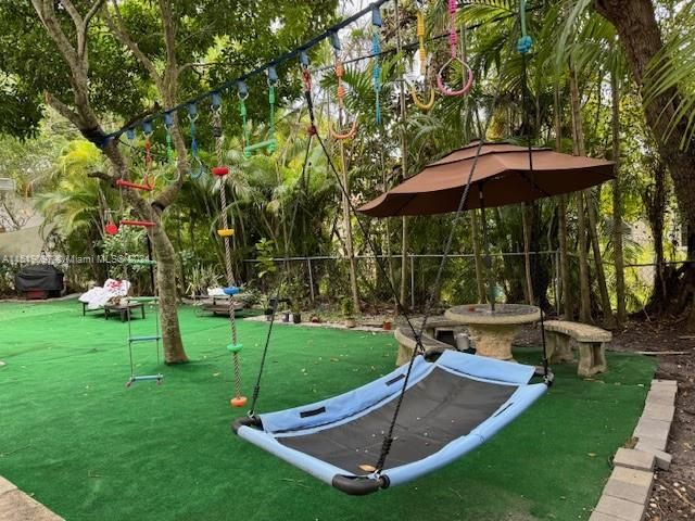 Recently Sold: $874,888 (3 beds, 2 baths, 1828 Square Feet)