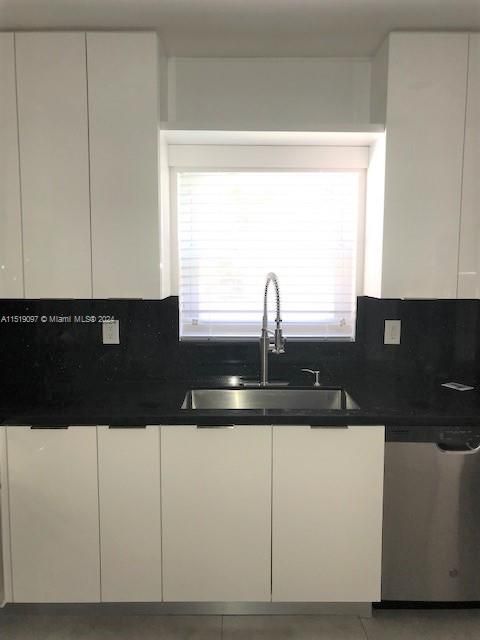 Recently Sold: $874,888 (3 beds, 2 baths, 1828 Square Feet)