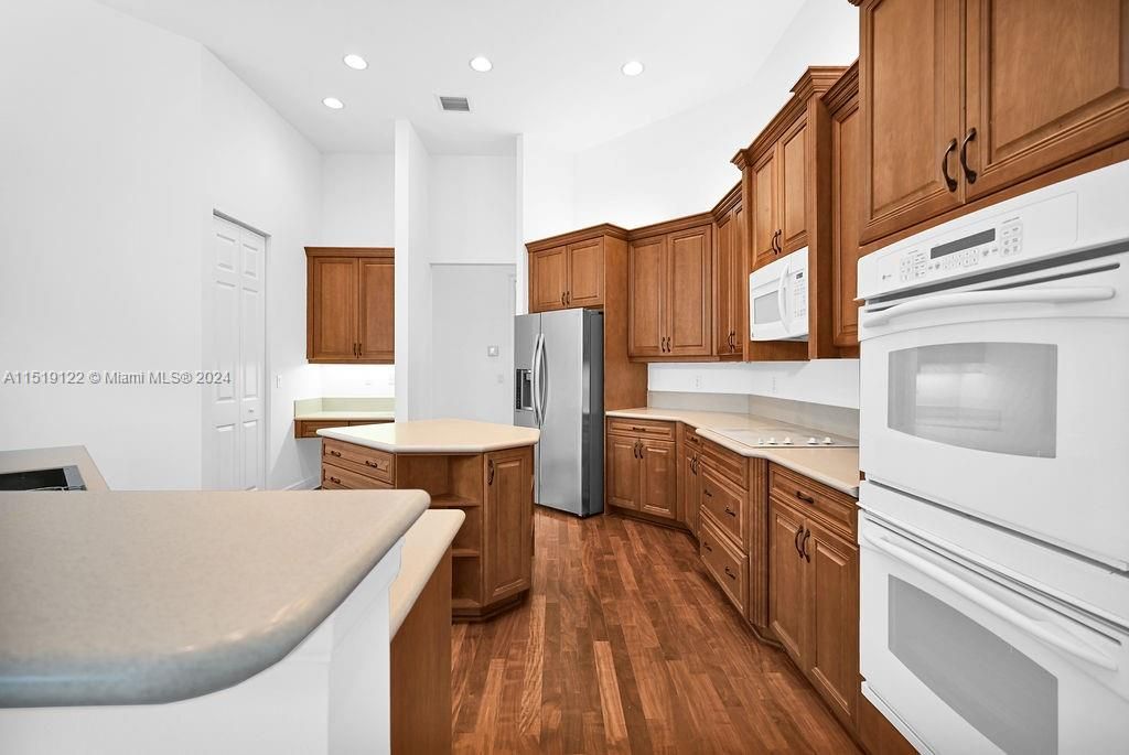 Recently Sold: $1,590,000 (5 beds, 4 baths, 3830 Square Feet)