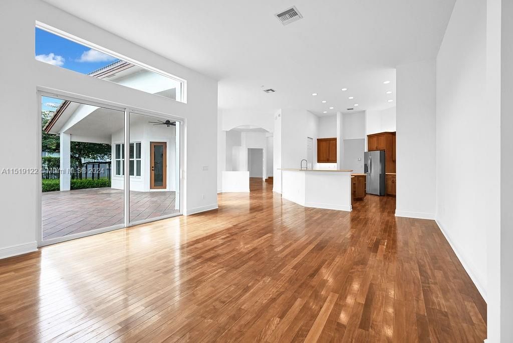 Recently Sold: $1,590,000 (5 beds, 4 baths, 3830 Square Feet)