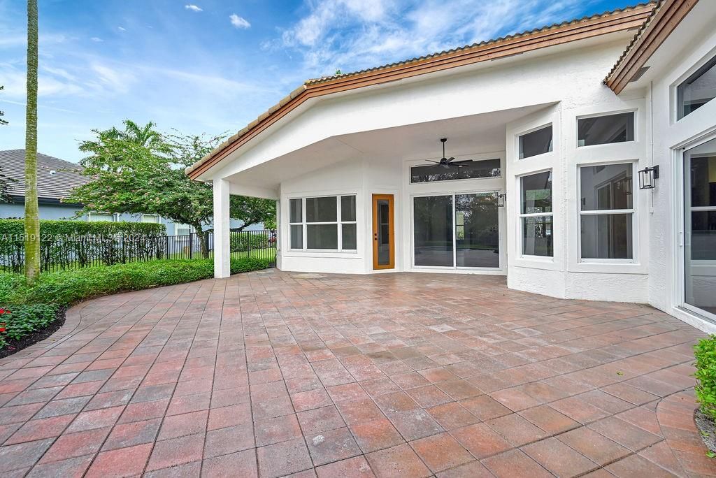 Recently Sold: $1,590,000 (5 beds, 4 baths, 3830 Square Feet)