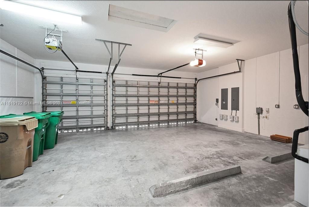 Recently Sold: $1,590,000 (5 beds, 4 baths, 3830 Square Feet)