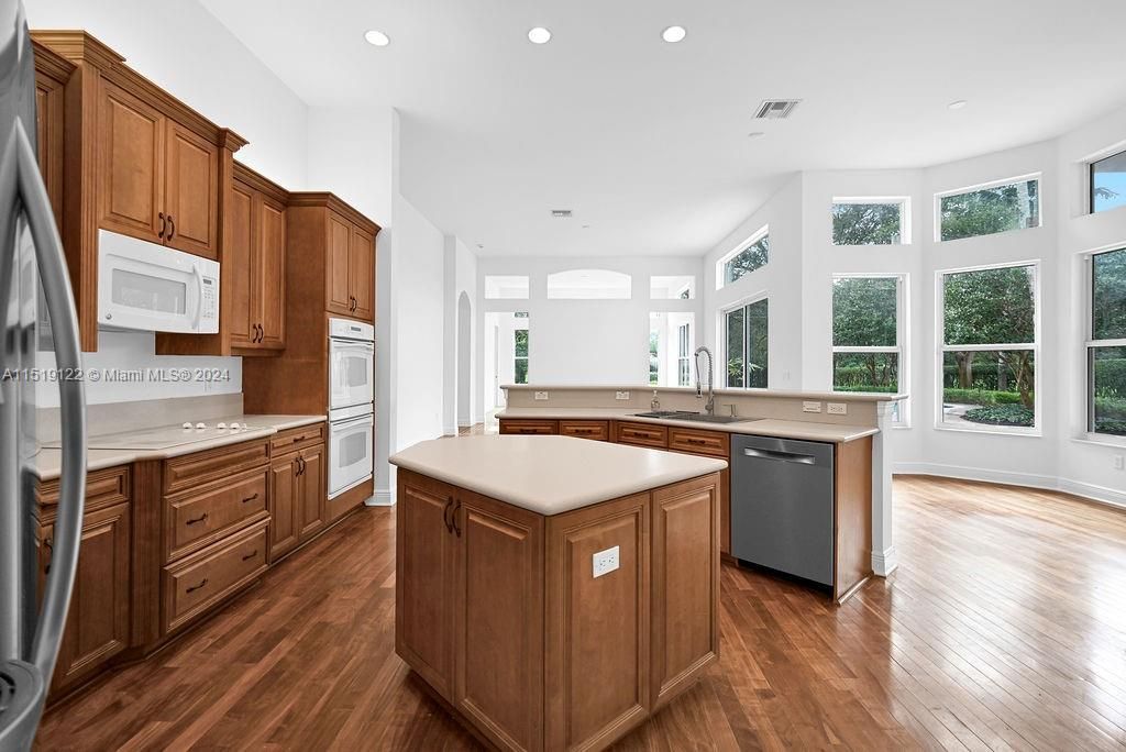 Recently Sold: $1,590,000 (5 beds, 4 baths, 3830 Square Feet)