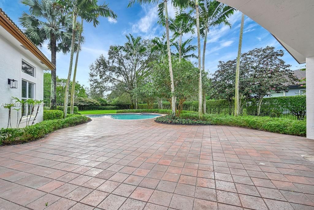 Recently Sold: $1,590,000 (5 beds, 4 baths, 3830 Square Feet)