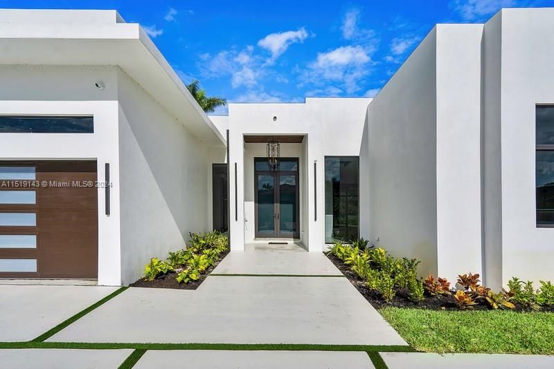 Recently Sold: $1,995,000 (4 beds, 3 baths, 2933 Square Feet)