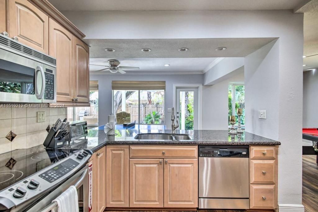 Recently Sold: $699,900 (3 beds, 2 baths, 1675 Square Feet)