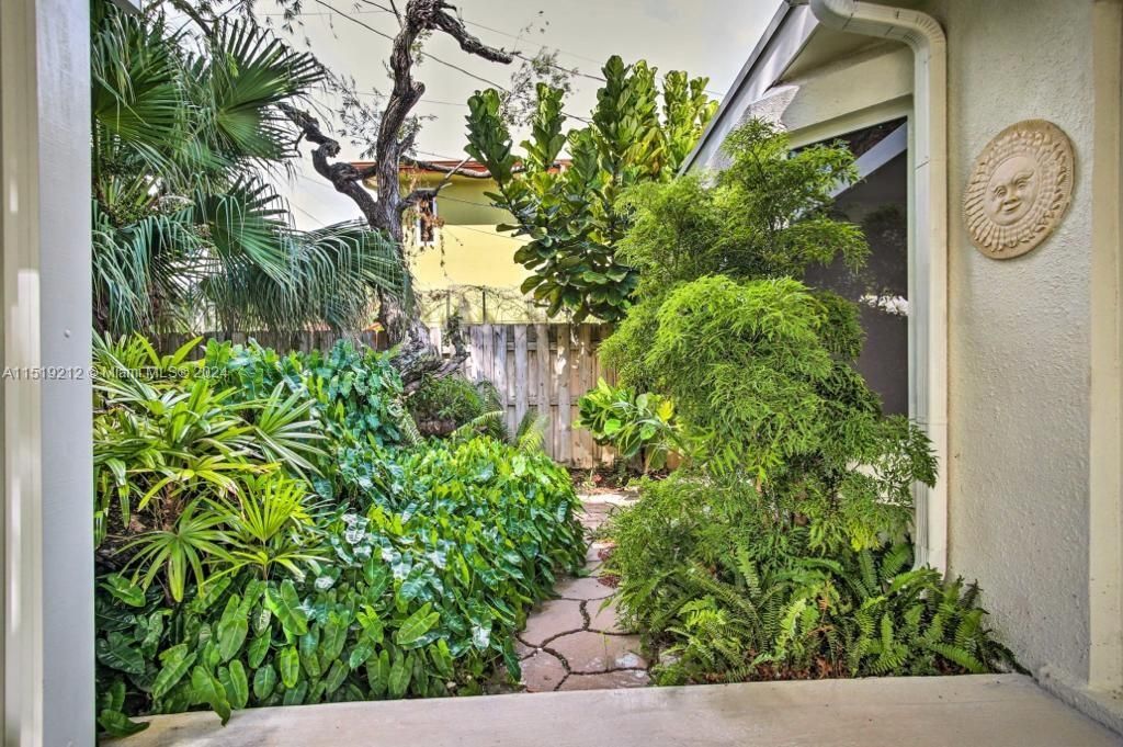 Recently Sold: $699,900 (3 beds, 2 baths, 1675 Square Feet)